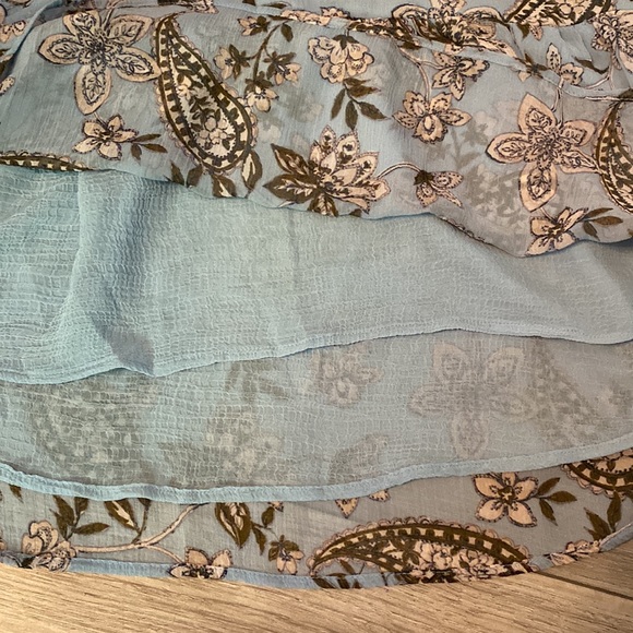 American Eagle Flowy Semi-Sheer Blouse - Picture 5 of 7